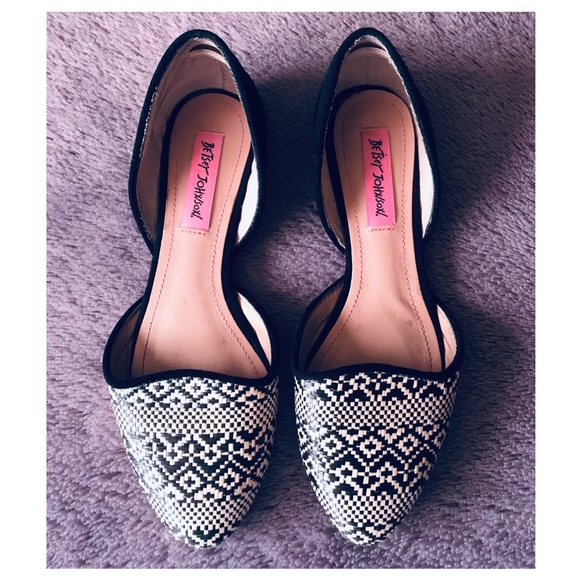 Betsey Johnson Shoes - BETSEY JOHNSON “COCOH” Raffia and Suede Flats 6.5